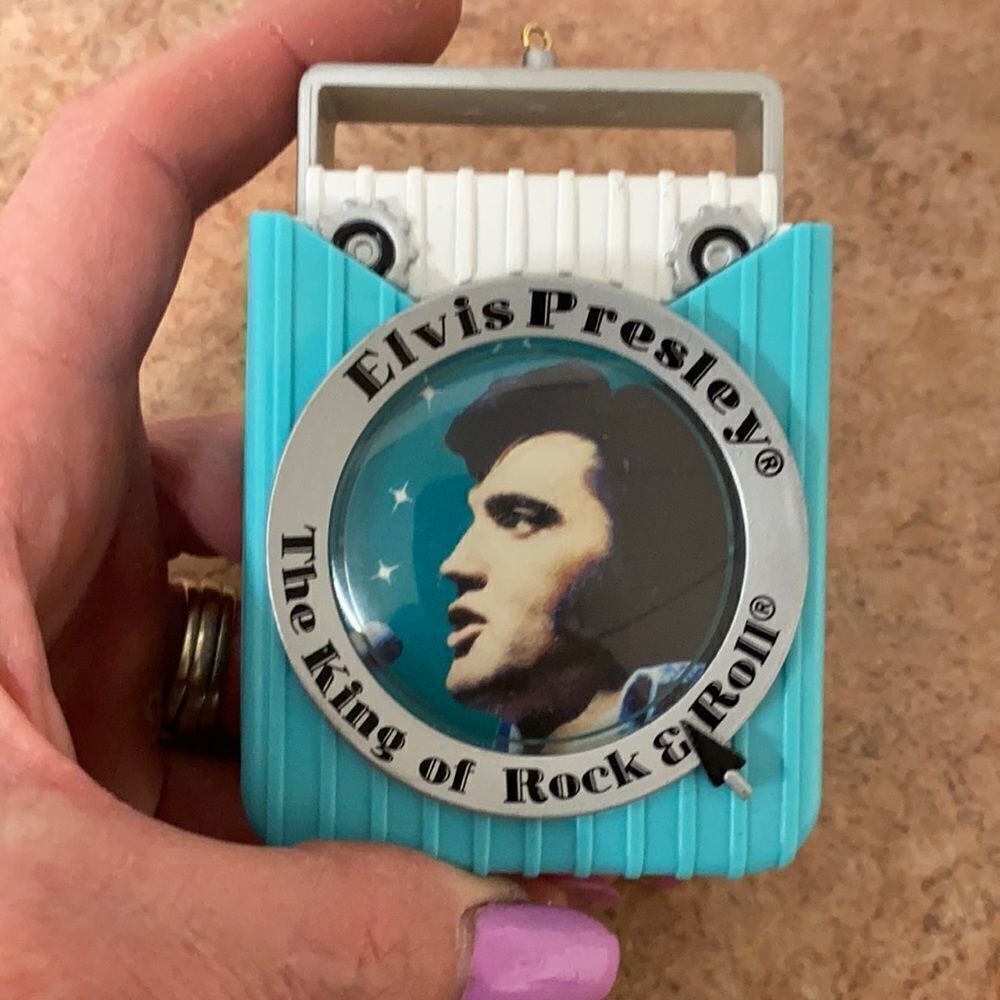 Elvis Ornament with music 